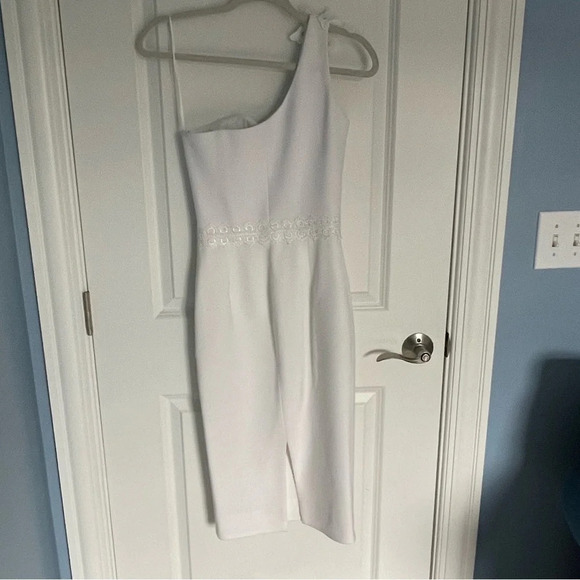 Dress the Population one shoulder floral appliqué Dress white 18470 - Picture 5 of 14